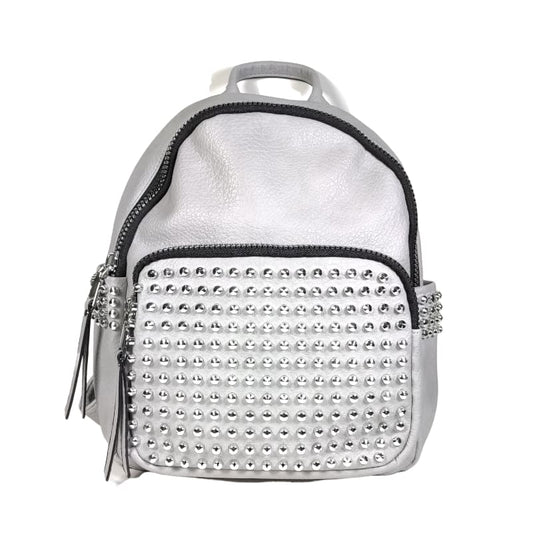 mochila tachuelas